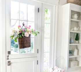 una sencilla cesta primaveral para la puerta con tulipanes, Simple Springtime Door Basket Foto de inspiraci n