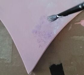 colgador de puerta romntico y fcil para san valentn, Matizando la pintura morada en un coraz n de madera rosa