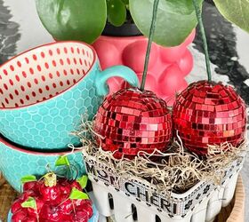 hazlo t mismo con las cerezas bola de discoteca, DIY Disco Ball Cerezas expuestas en un frutero de cer mica con unas tazas de caf