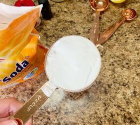 This bathroom hack takes 1/2 cup of baking soda and just 5 minutes to do