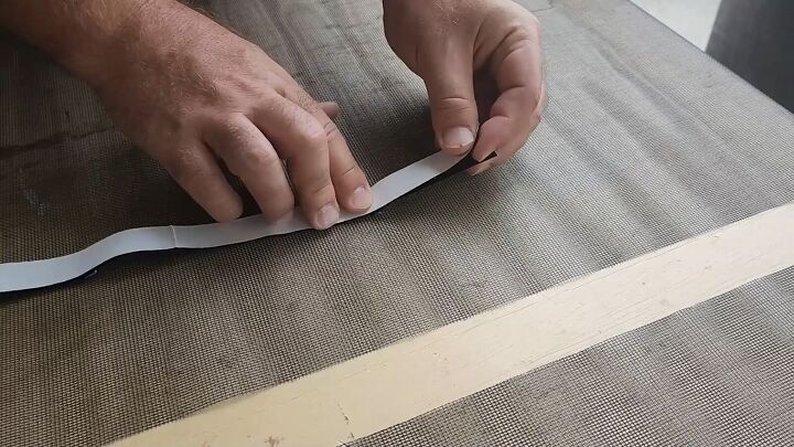 Stick your velcro pieces together