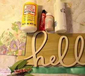 diy letrero de hola de madera un proyecto de decoracin divertido y sencillo, Materiales servilleta decorativa mod podge flores y pintura