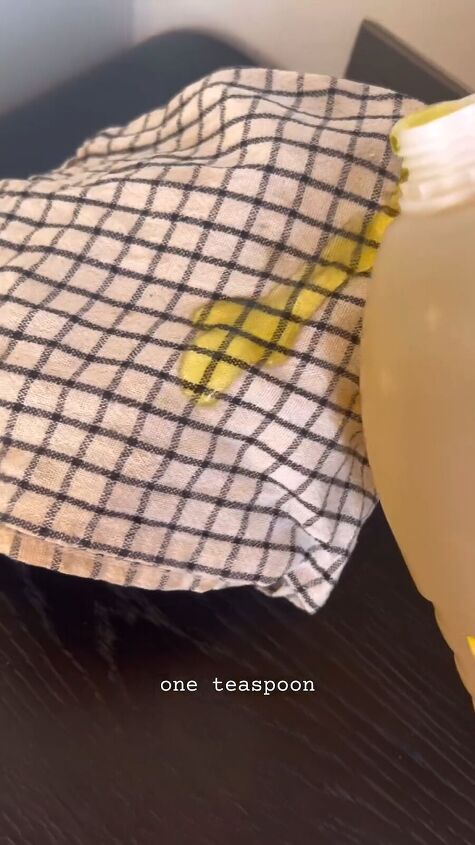 Adding dishwashing gel onto a rag