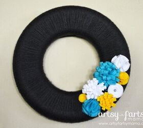 corona de lana, DIY Yarn Wreath at artsyfartsymama com wreath yarn