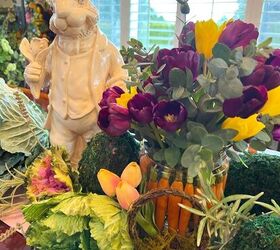 Arreglo floral de Pascua con tulipanes y zanahorias