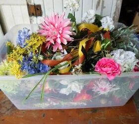 cmo hacer una corona de primavera y verano, tote full of artificial flowers for a wreath project