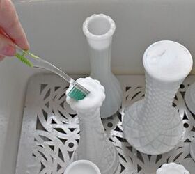 los mejores consejos para limpiar jarrones y botellas de cuello estrecho, Limpiar jarrones de cuello estrecho con cepillo de dientes