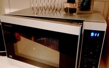 The Easiest Way to Clean Your Microwave. That Costs £0