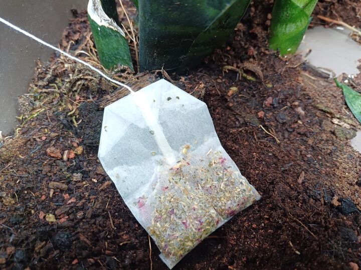 Tea bag fertilizer