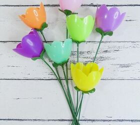 flores de primavera diy con huevos de pascua reciclados, DIY tulipanes creados a partir de huevos de Pascua de pl stico