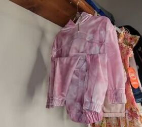 Easy-to-follow clothes hanger hack