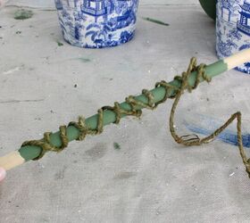 cmo hacer una jardinera de chinoiserie para un topiario hecho a mano, envolver cordel verde en varilla de espiga