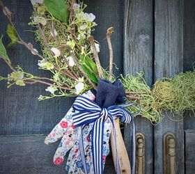 diy cesta de primavera para la puerta de entrada con flores secas, South House Designs