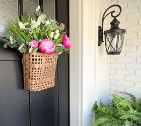 diy cesta de primavera para la puerta de entrada con flores secas, The Idea Room