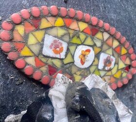 cmo crear un mosaico nico con vajilla vintage, Limpie el exceso de lechada