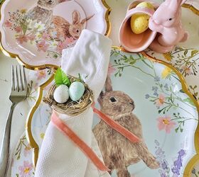 entra en la primavera con esta encantadora mesa decorada con conejitos de pascua, Conejito de Pascua en la mesa
