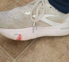 enfermera de hospicio comparte un truco para limpiar la sangre de los zapatos y la, El zapato ensangrentado de Miley