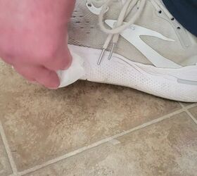 enfermera de hospicio comparte un truco para limpiar la sangre de los zapatos y la, Aplicaci n