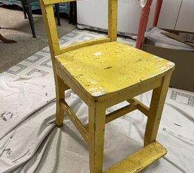 pintar muebles con pintura en aerosol, Silla infantil amarilla
