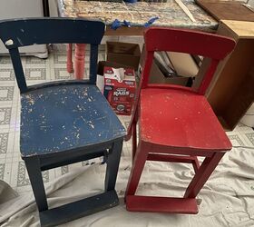 pintar muebles con pintura en aerosol, Silla infantil azul y roja