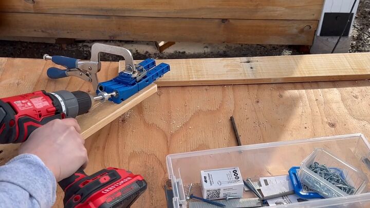 Securing pallet boards with pocket holes for stability