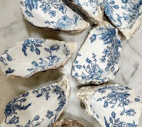 concha de ostra, Conchas de ostra adornadas con servilletas con motivos florales azules