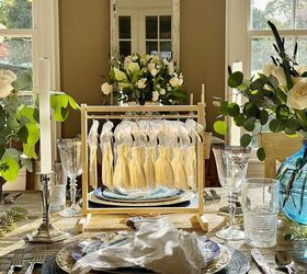concha de ostra, Elegante mesa de comedor con cristaler a flores y velas en una habitaci n iluminada por el sol