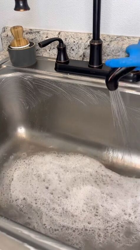 Rinsing the sink