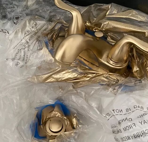 DIY gold bathroom fixtures by Jenna and Laurie @ophelia.Adele.home