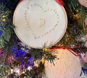 Mini embroidery hoop ornaments by Chickie W.U.