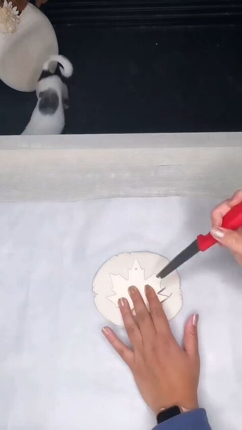 Tracing and cutting the leaf shape