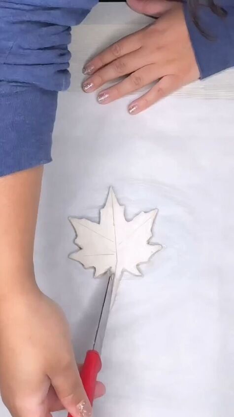 Adding details to the clay leaf