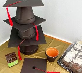 crea un soporte para magdalenas y un plato para tartas de graduacin diy