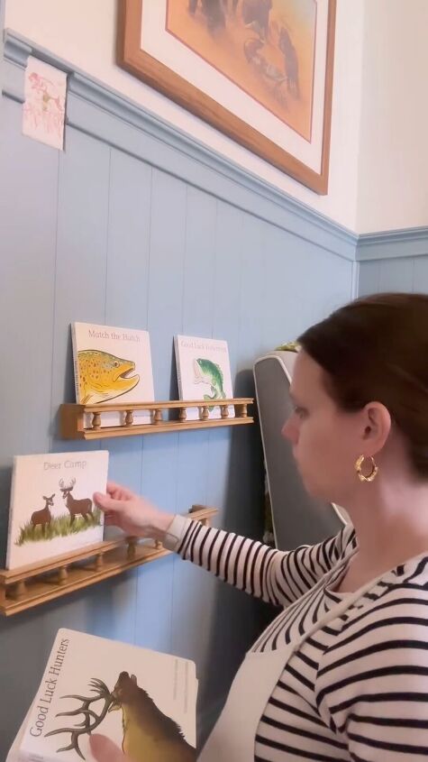 diy mini bookshelf, Displaying books on the shelves