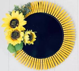 Pizza pan sunflower wreath by Single Girl's DIY