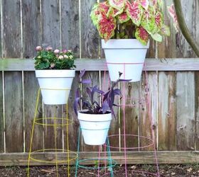 Tomato cage plant stands by Love & Renovations