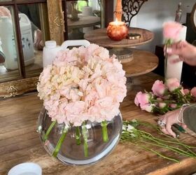 cmo hacer magnficos arreglos florales gua paso a paso, arreglo floral b sico en un jarr n de cristal corto y redondo lleno de hortensias rosas y rosas rosas