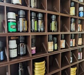 Armario para aceites esenciales: Remake Plastic Bins Into a Apothecary Cabinet