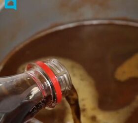 how to clean a burnt pot, Cleaning a burnt pot with cola