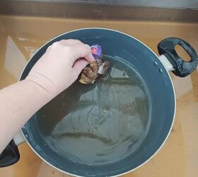 how to clean a burnt pot, Cleaning a burnt pan with teabags