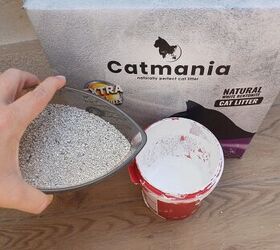 Mixing cat litter with leftover paint in a container