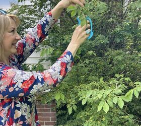 She gathers some leaves and flowers from her garden for this magical patio decor idea