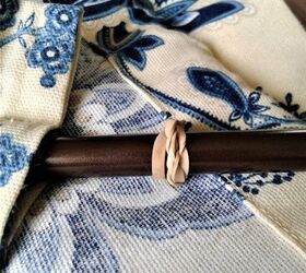 The SUPER simple reason she wraps a rubber band around her window curtain rods this week