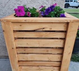 Finished planter with Cabot Semi-Transparent Stain & Sealer.