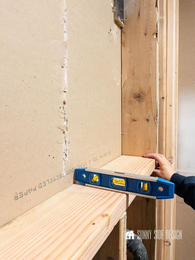 Level is placed on lower shelf The shelf should slop forward slightly