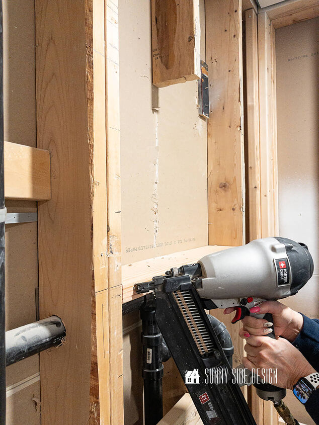 Secure board with a nail gun forming the bottom of the bathroom niche