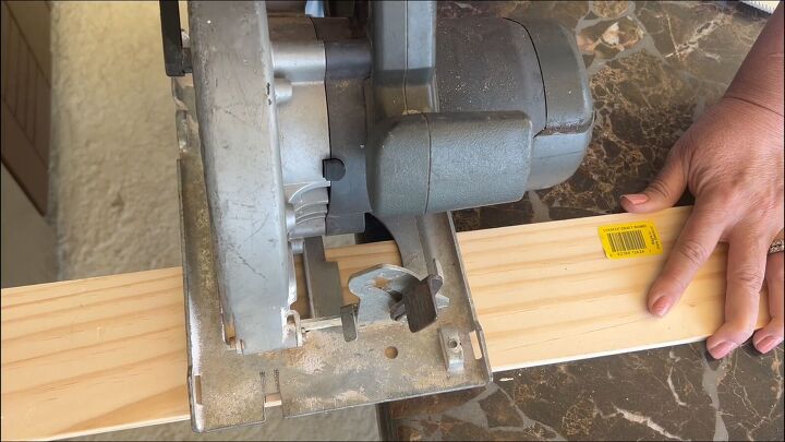 Easy bathroom shelf DIY