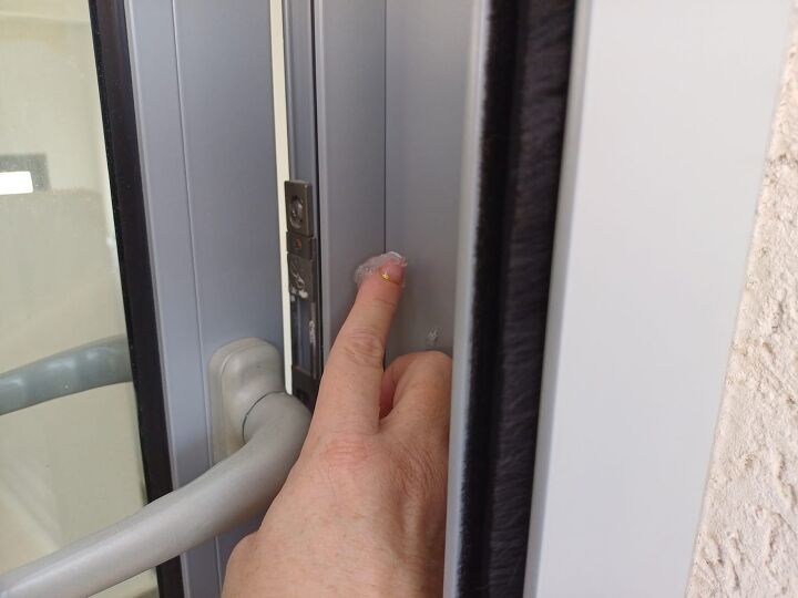 Homemade spider repellent with Vicks