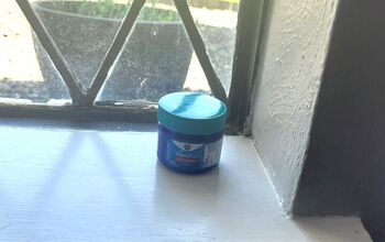 How To Keep Spiders Away With Vicks VapoRub