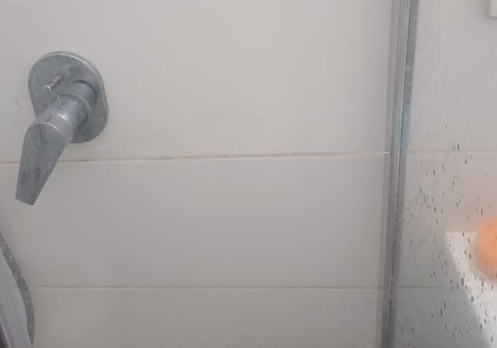 How to clean glass shower doors
